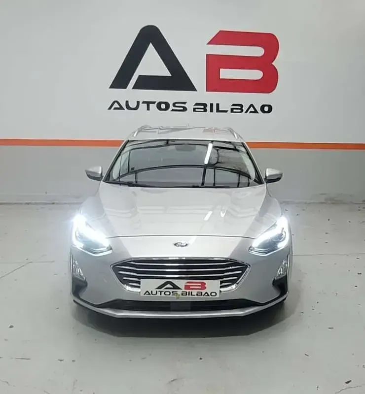 Usado Ford Focus Titanium 120 CV (88 kW) 2020 Plateado Utilitario