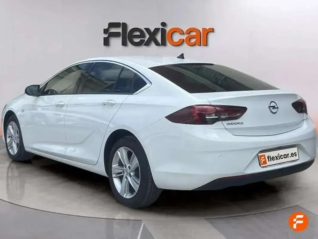Usado Opel Insignia Business Elegance 122 CV (89 kW) 2021 Blanco Berlina