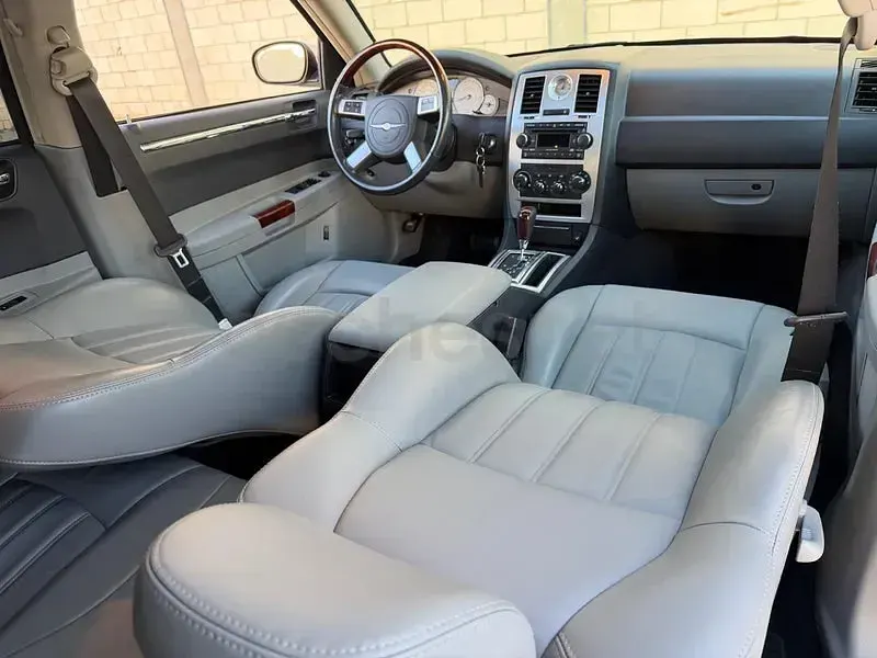 Usado Chrysler 300C Executive 218 CV (160 kW) 2008 Gris / plata Berlina