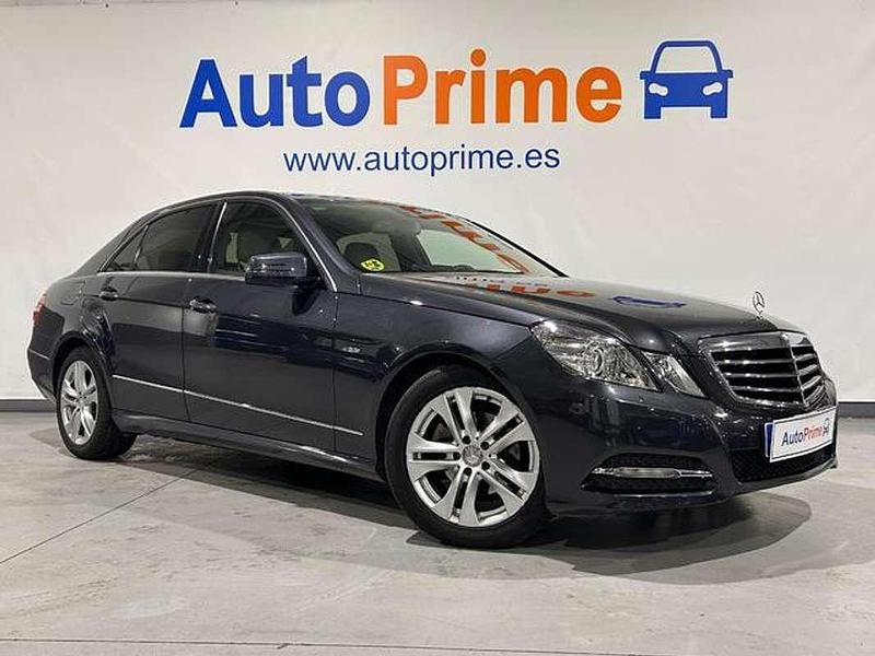 Usado Mercedes E220 Elegance 170 CV (125 kW) 2010 Azul Berlina