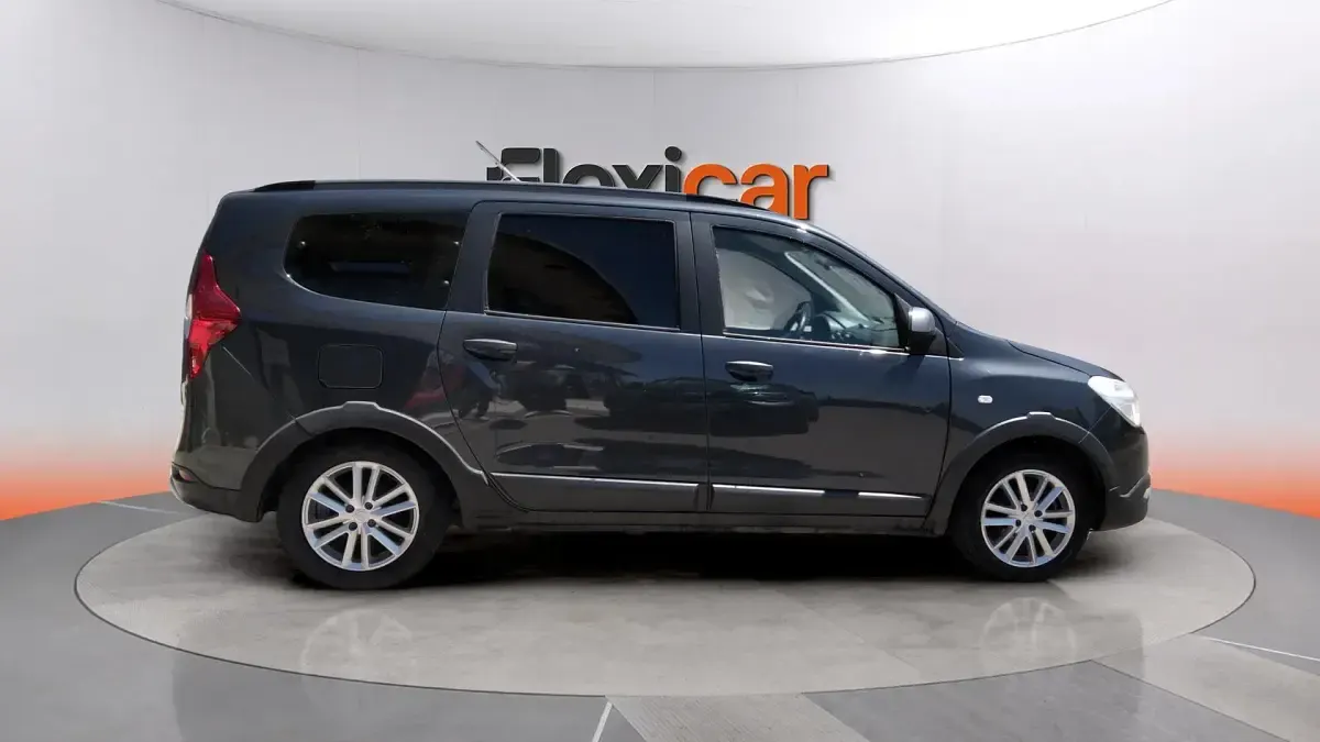 Usado Dacia Lodgy Comfort 116 CV (85 kW) 2022 Gris Monovolumen