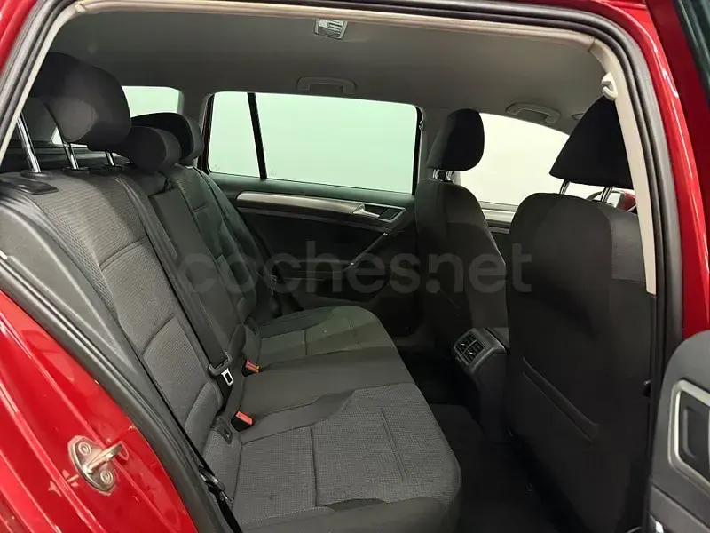 Usado VW Golf VII Advance 110 CV (80 kW) 2015 Granate Familiar