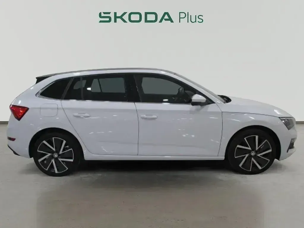 Usado Skoda Scala Sport 115 CV (84 kW) 2020 Blanco Utilitario