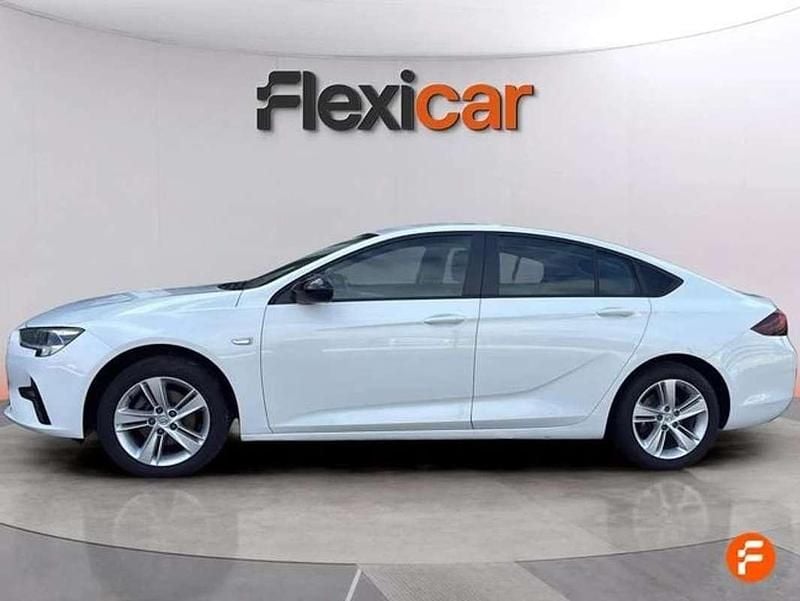 Usado Opel Insignia Edition 122 CV (89 kW) 2021 Blanco Familiar
