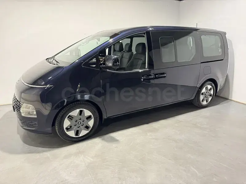 Usado Hyundai Staria Style 177 CV (130 kW) 2023 Azul Monovolumen