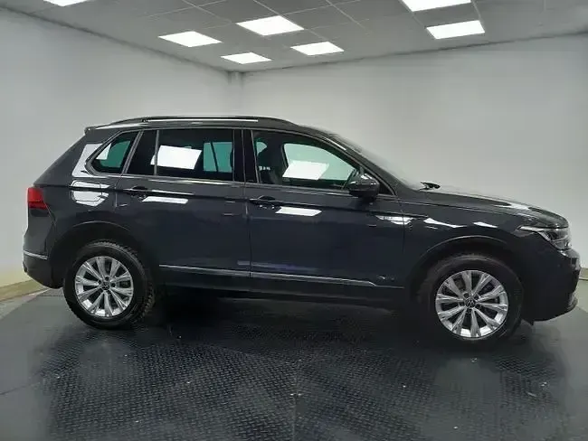 Usado VW Tiguan Life 245 CV (180 kW) 2022 Gris SUV