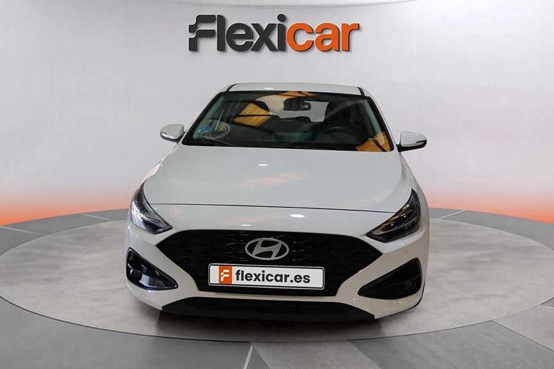 Usado Hyundai i30 120 CV (88 kW) 2024 Blanco Berlina