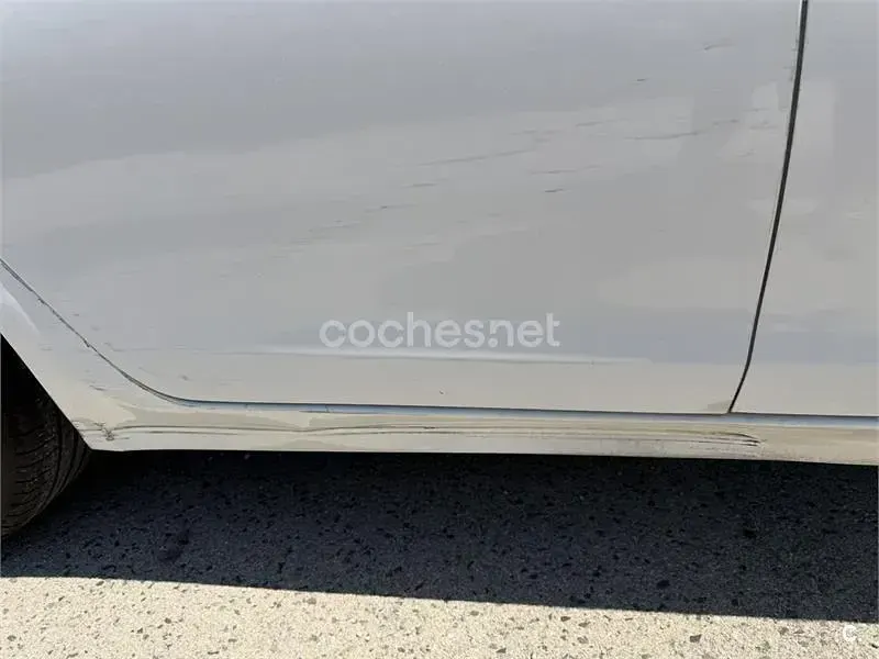 Usado Peugeot 308 Access 110 CV (80 kW) 2015 Blanco Berlina