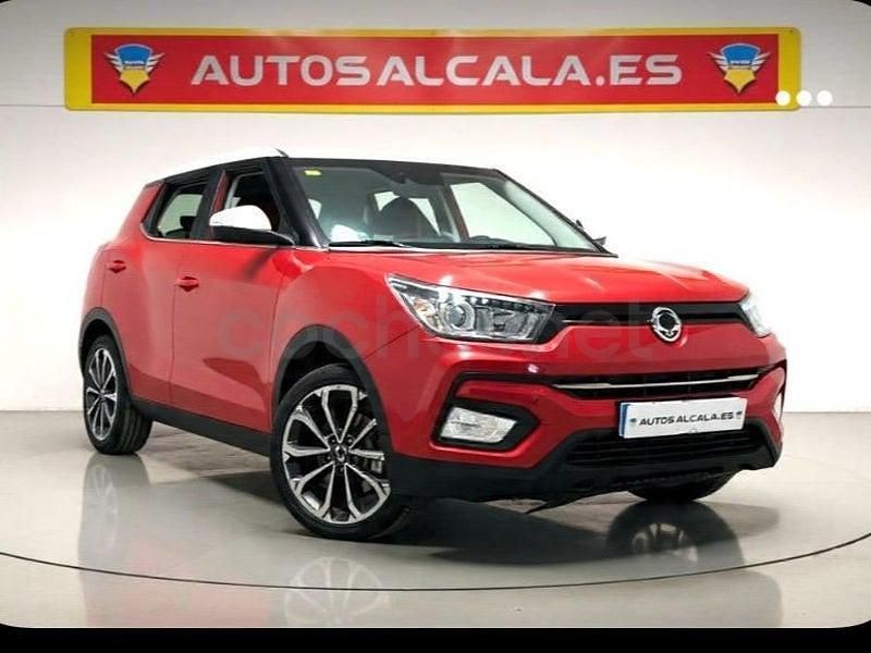 Usado Ssangyong (KGM) Tivoli Limited 128 CV (94 kW) 2017 Rojo SUV