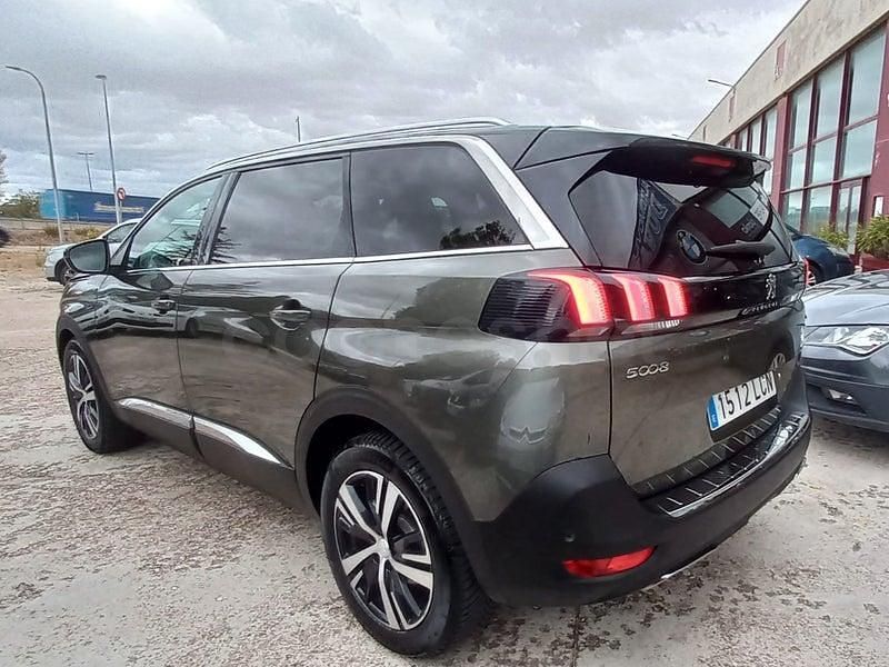 Usado Peugeot 5008 Active 130 CV (95 kW) 2020 Verde SUV