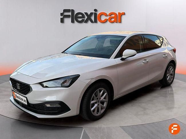 Usado Seat Leon Style 130 CV (95 kW) 2022 Blanco
