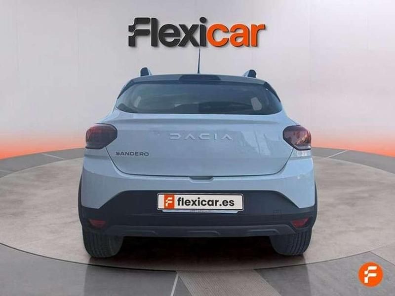 Usado Dacia Sandero Expression 91 CV (66 kW) 2024 Blanco Utilitario