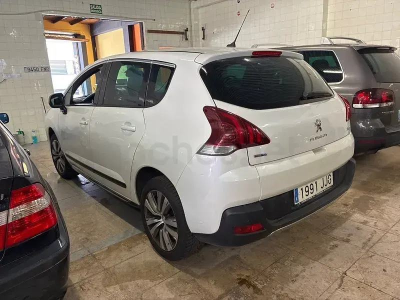 Usado Peugeot 3008 Style 120 CV (88 kW) 2015 Blanco Familiar