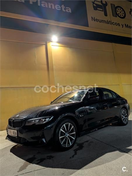 Usado BMW 320e Comfort Edition 204 CV (150 kW) 2021 Negro Berlina