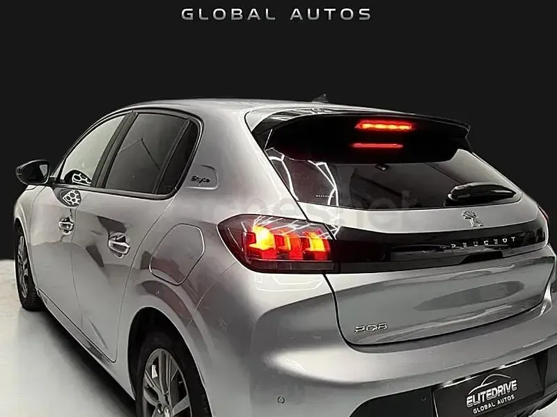 Usado Peugeot 208 Style 75 CV (55 kW) 2021 Gris / plata Utilitario
