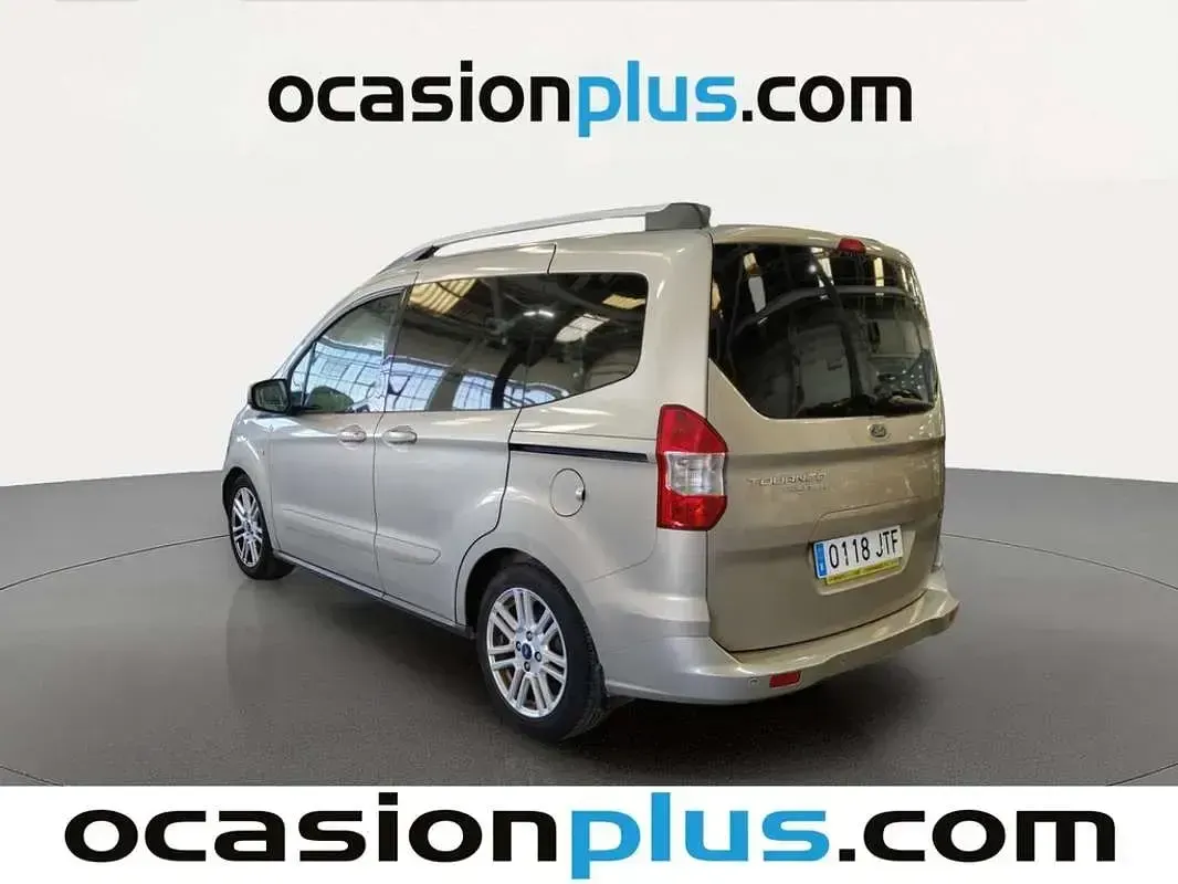 Usado Ford Tourneo Courier Titanium 97 CV (71 kW) 2016 Gris Monovolumen