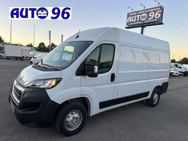 Blanco Usado 2023 Peugeot Boxer Van | 20.826 € (Precio justo) - Imagen 1/4