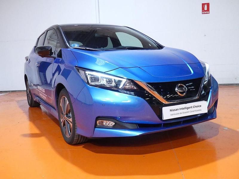 Usado Nissan Leaf Tekna 110 kW (150 CV) 2020 Azul vivid / techo negro metalizado Utilitario