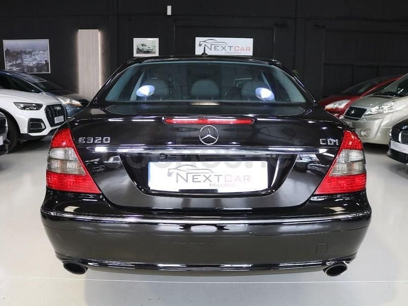 Usado Mercedes E320 Avantgarde 224 CV (164 kW) 2007 Negro Berlina