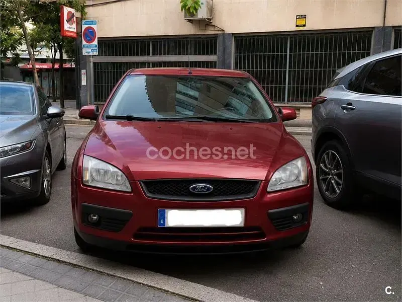 Usado Ford Focus Trend 115 CV (84 kW) 2008 Granate Berlina
