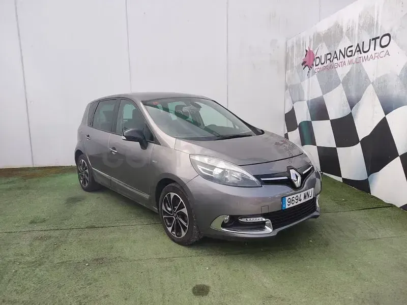 Usado Renault Scénic Bose Edition 130 CV (95 kW) 2014 Gris / plata Monovolumen
