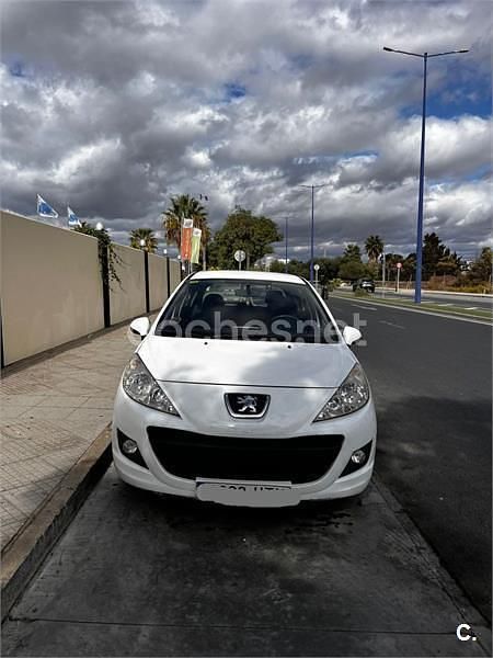 Usado Peugeot 207 68 CV (50 kW) 2013 Blanco Berlina