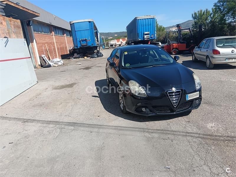 Usado Alfa Romeo Giulietta Distinctive 105 CV (77 kW) 2013 Negro Utilitario