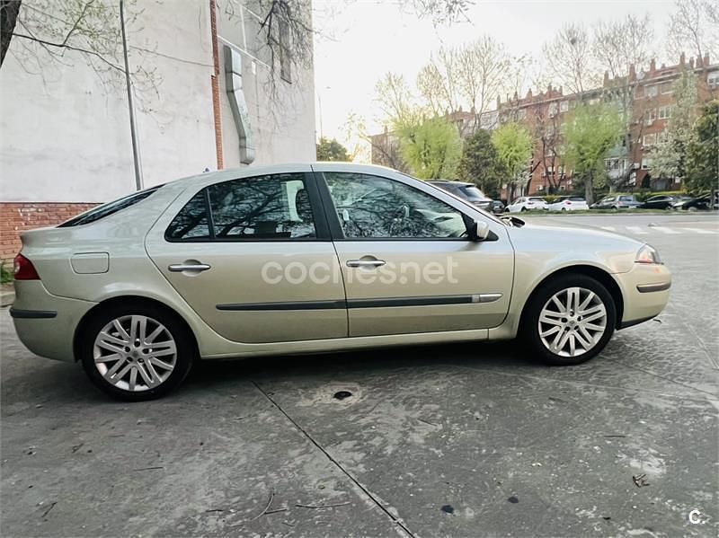 Usado Renault Laguna II Authentique 135 CV (99 kW) 2005 Beige Berlina