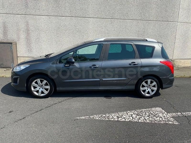 Usado Peugeot 308 SW Allure 115 CV (84 kW) 2014 Gris / plata Familiar
