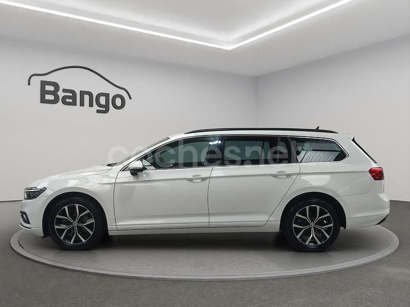 Usado VW Passat Executive 150 CV (110 kW) 2022 Blanco Familiar