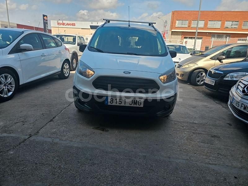 Usado Ford Tourneo Courier Ambiente 95 CV (69 kW) 2015 Blanco Monovolumen