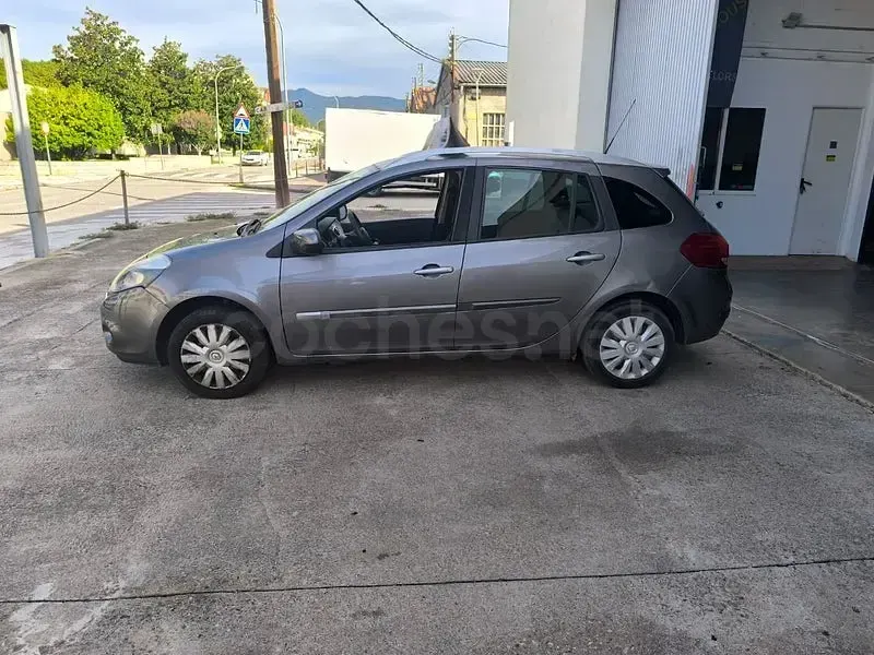 Usado Renault Clio 75 CV (55 kW) 2010 Gris / plata Familiar