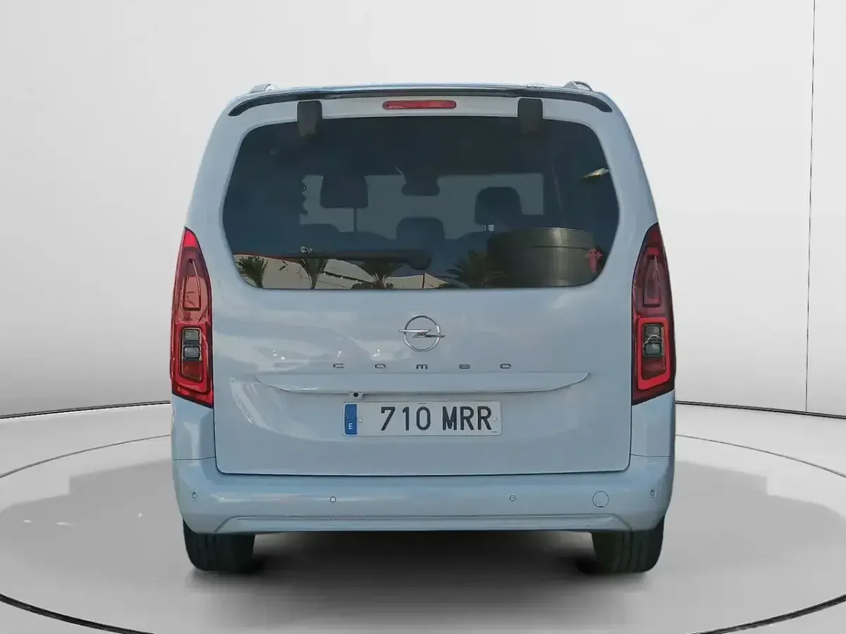 Usado Opel Combo Innovation 130 CV (95 kW) 2024 Blanco Monovolumen