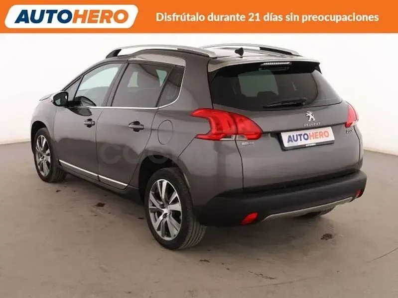 Usado Peugeot 2008 Allure 100 CV (73 kW) 2015 Gris / plata SUV