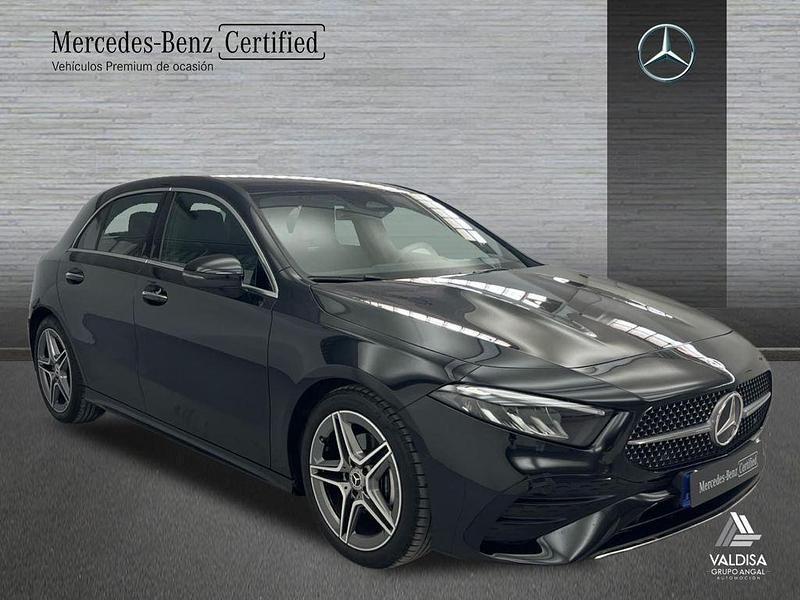 Usado Mercedes A180 AMG line 116 CV (85 kW) 2023 Negro Berlina