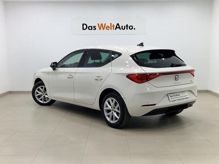 Usado Seat Leon Style 116 HP (85 kW) 2025 Branco Sedan