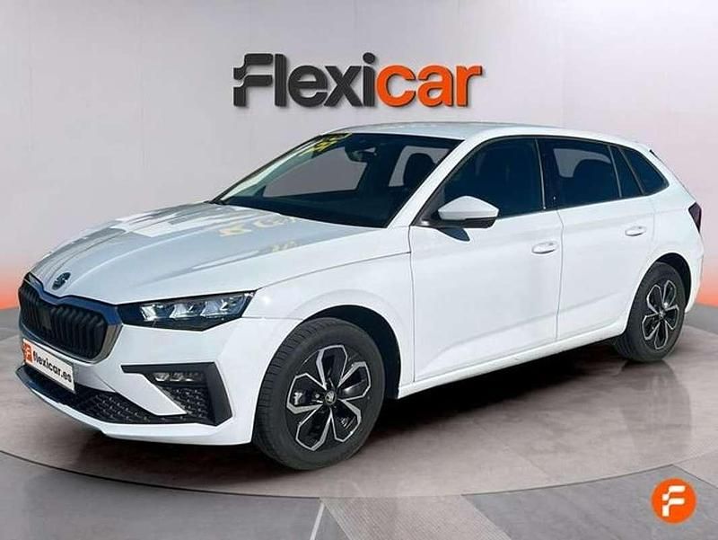 Usado Skoda Scala Selection 116 CV (85 kW) 2025 Blanco Utilitario