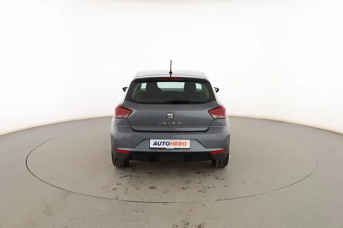 Usado Seat Ibiza Style 95 CV (69 kW) 2018 Gris Utilitario