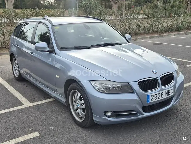 Usado BMW 318 143 CV (105 kW) 2013 Azul Berlina