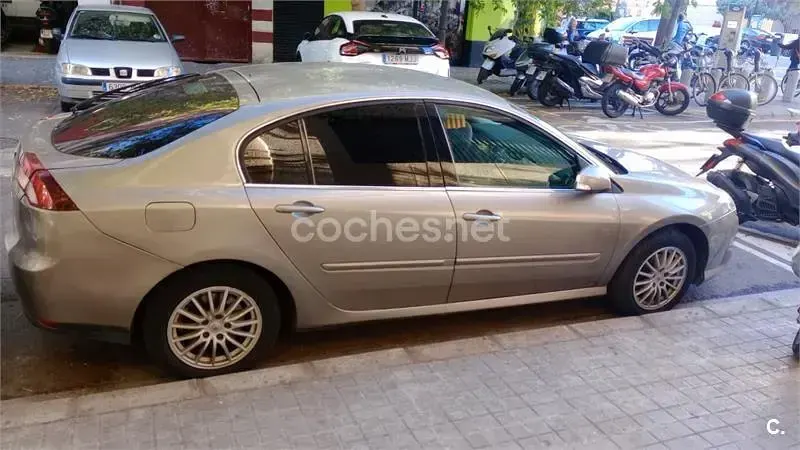 Usado Renault Laguna III Dynamique 110 CV (80 kW) 2012 Beige Berlina
