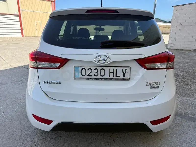 Usado Hyundai ix20 115 CV (84 kW) 2013 Blanco Utilitario