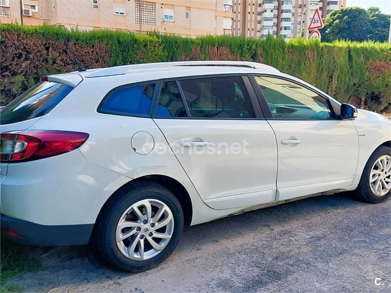 Usado Renault Mégane GrandTour LIMITED 115 CV (84 kW) 2016 Blanco Familiar