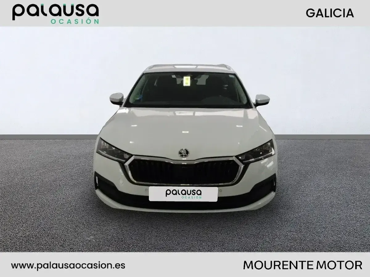 Usado Skoda Octavia Ambition 110 CV (80 kW) 2021 Blanco Familiar
