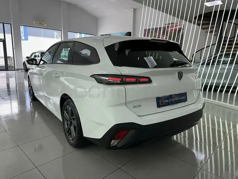 Begagnad Peugeot 308 SW Active 130 HK (95 kW) 2023 Vit Kombi