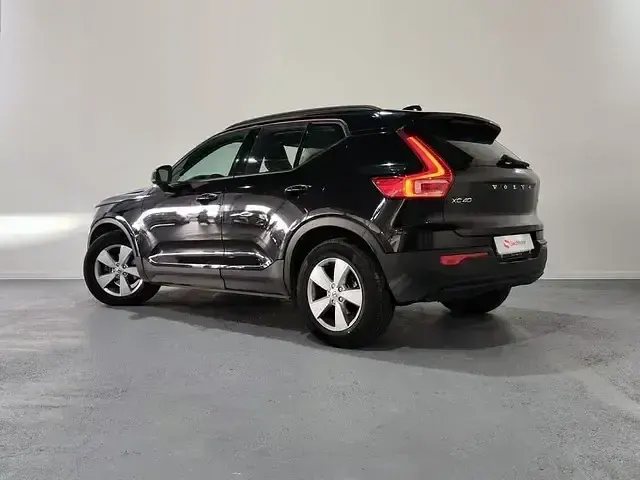Usado Volvo XC40 Core 163 CV (119 kW) 2023 Negro SUV