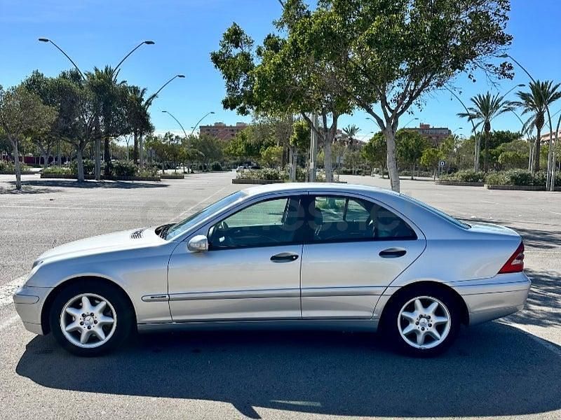 Usado Mercedes C270 Classic 170 CV (125 kW) 2001 Gris / plata Berlina