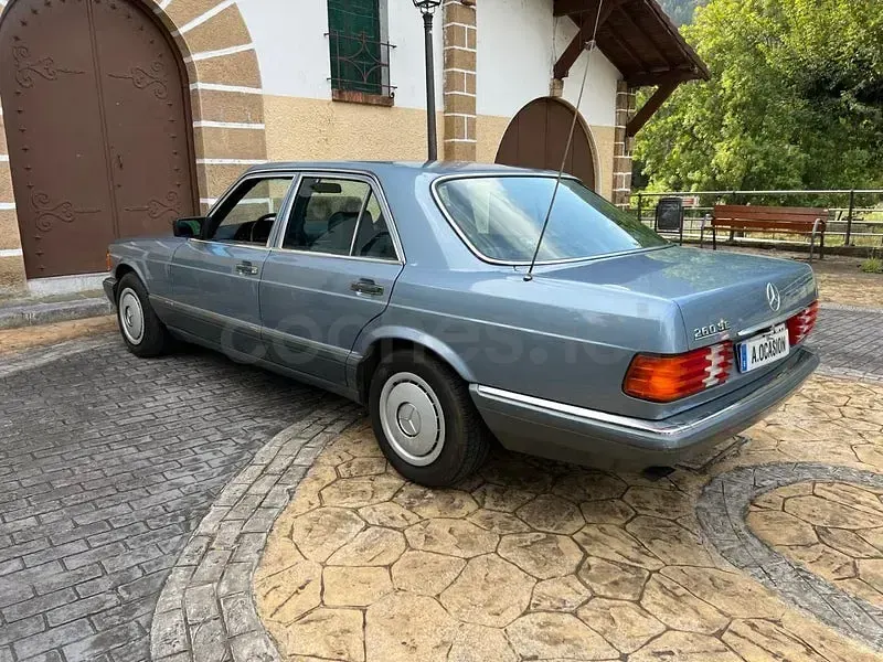 Usado Mercedes 260 166 CV (122 kW) 1986 Azul Berlina