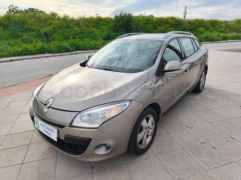 Usado Renault Mégane GrandTour Dynamique 110 CV (80 kW) 2012 Marrón Familiar