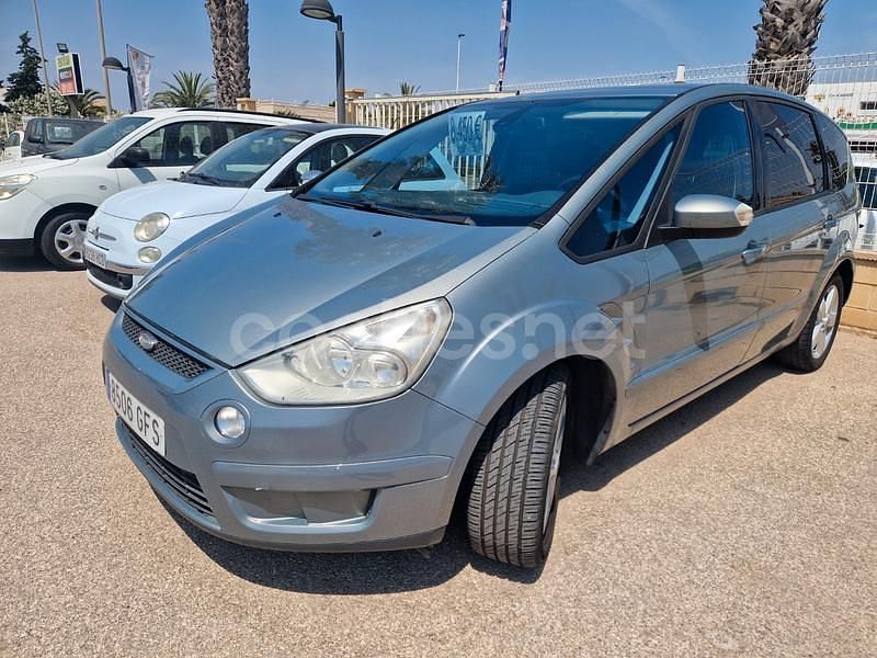 Usado Ford S-MAX Trend 140 CV (102 kW) 2008 Gris / plata Monovolumen