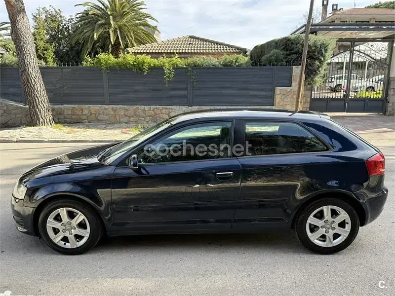 Usado Audi A3 Attraction 140 CV (102 kW) 2010 Azul Utilitario